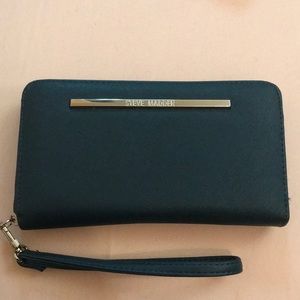 Steve Madden full zip around wallet